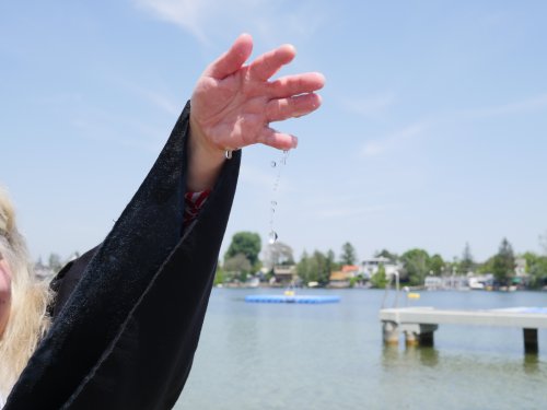 Mit Donau-Wasser wird am 14. Juni 2025 getauft.