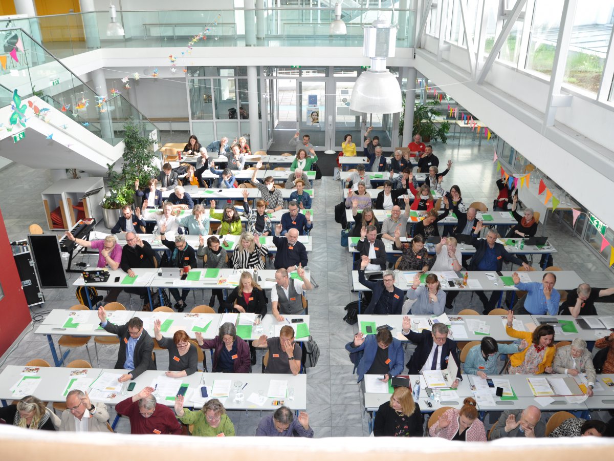 In der Superintendentialversammlung werden Beschlüsse gefasst.