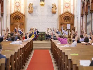 Das "Parlament" der Evangelischen Kirche A.B. in Wien tagte im Juni 2021 Corona-bedingt in der größten Evangelischen Kirche in Österreich - in der Gustav-Adolf-Kirche im 6. Wiener Bezirk.
