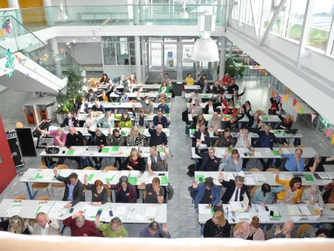 In der Superintendentialversammlung werden Beschlüsse gefasst.