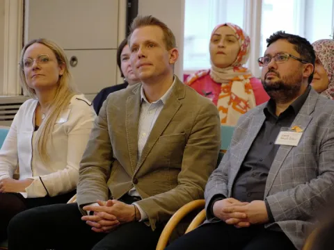 Projekt „optimis-TISCH – In eine friedliche Zukunft“