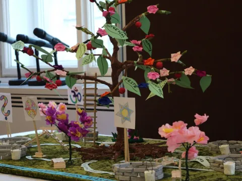 Projekt „optimis-TISCH – In eine friedliche Zukunft“