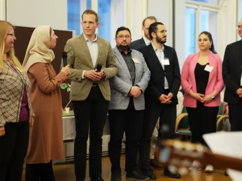 Projekt „optimis-TISCH – In eine friedliche Zukunft“