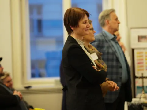 Projekt „optimis-TISCH – In eine friedliche Zukunft“